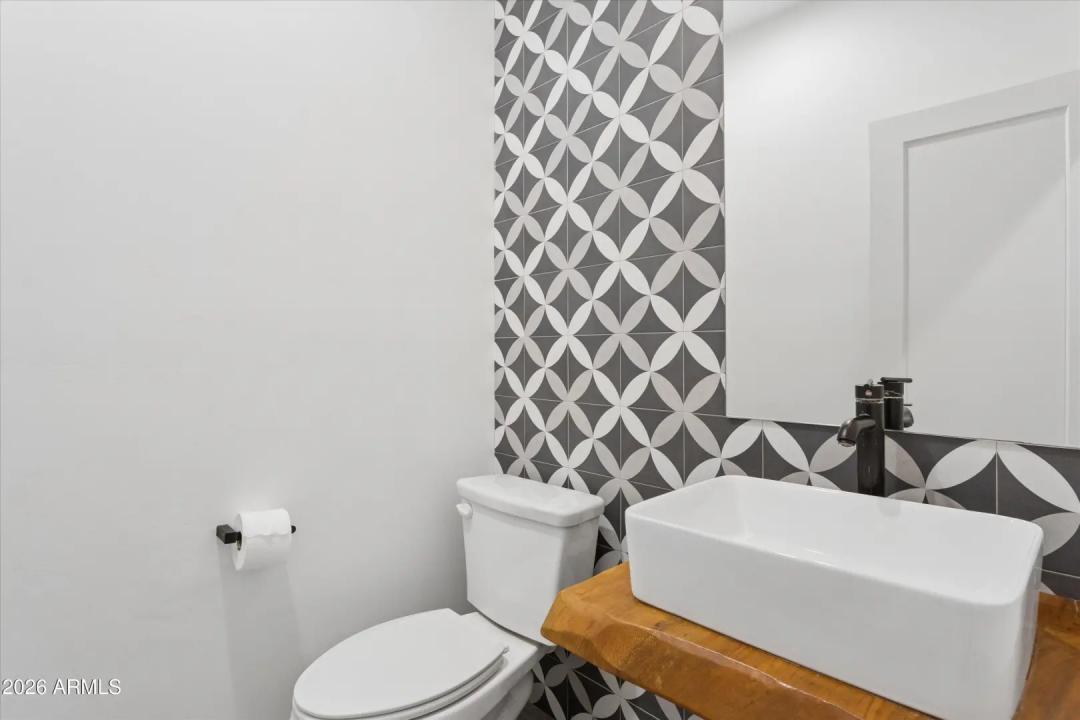 Real Estate Picture 25