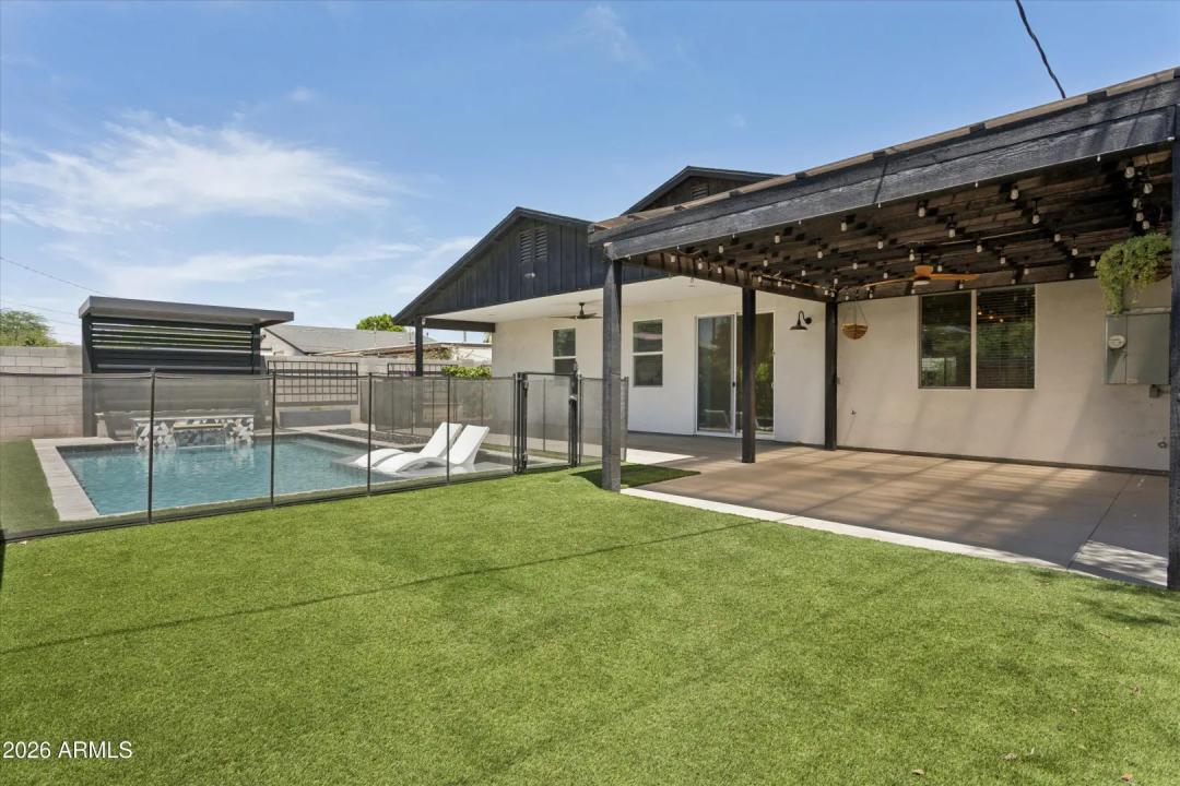 Real Estate Picture 30