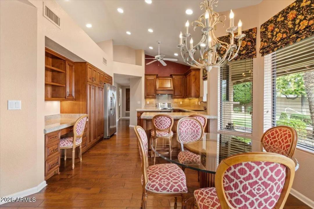 Real Estate Picture 14