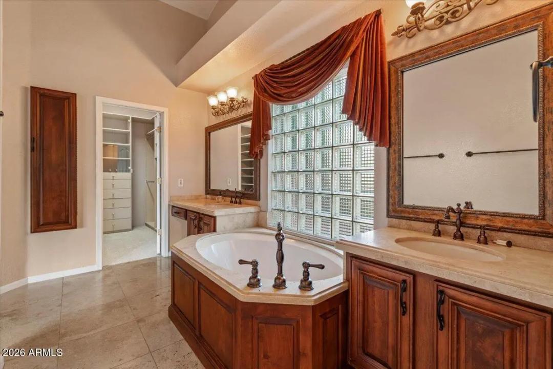 Real Estate Picture 22