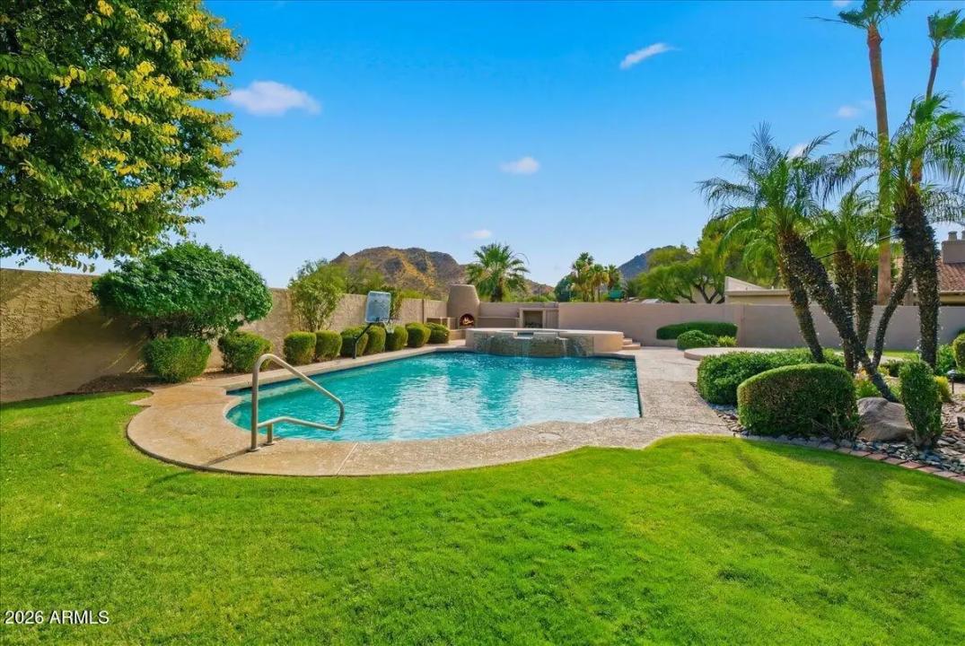 Real Estate Picture 3