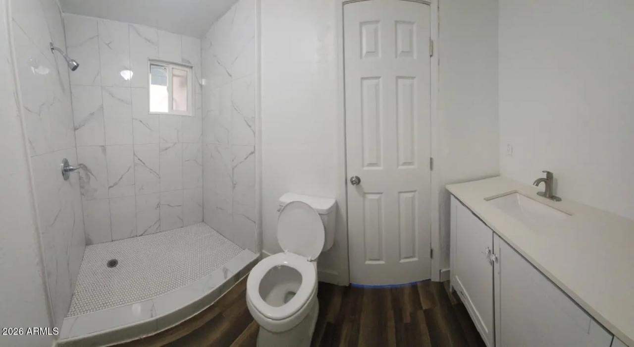 Real Estate Picture 16