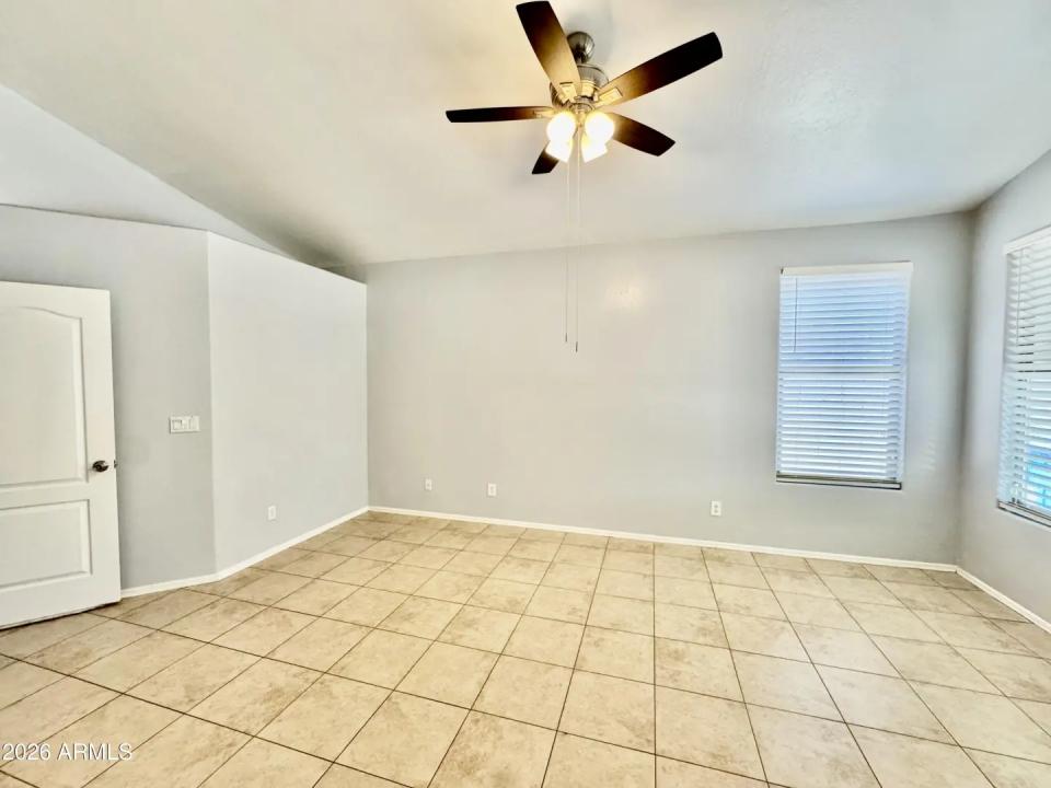 Real Estate Picture 7