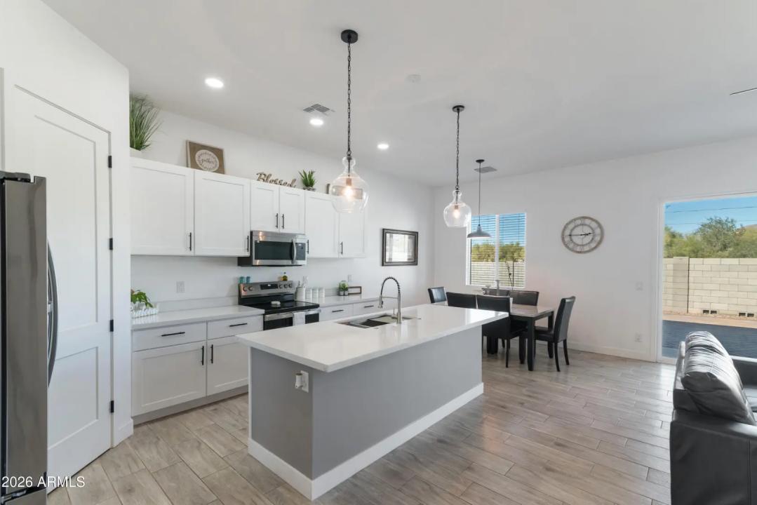 Real Estate Picture 5