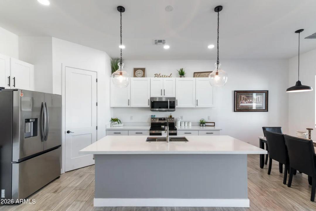 Real Estate Picture 6