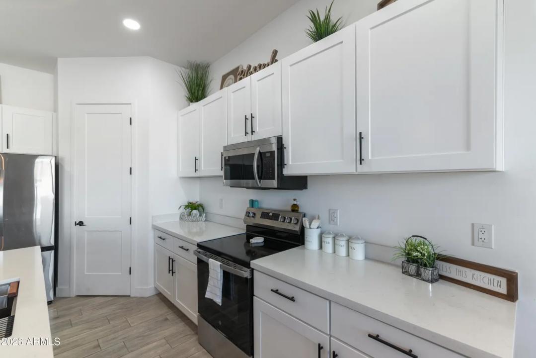 Real Estate Picture 7