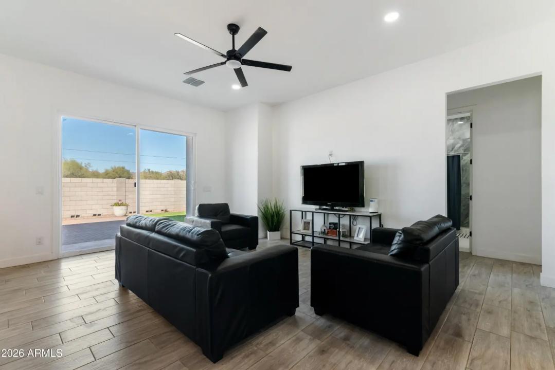 Real Estate Picture 12