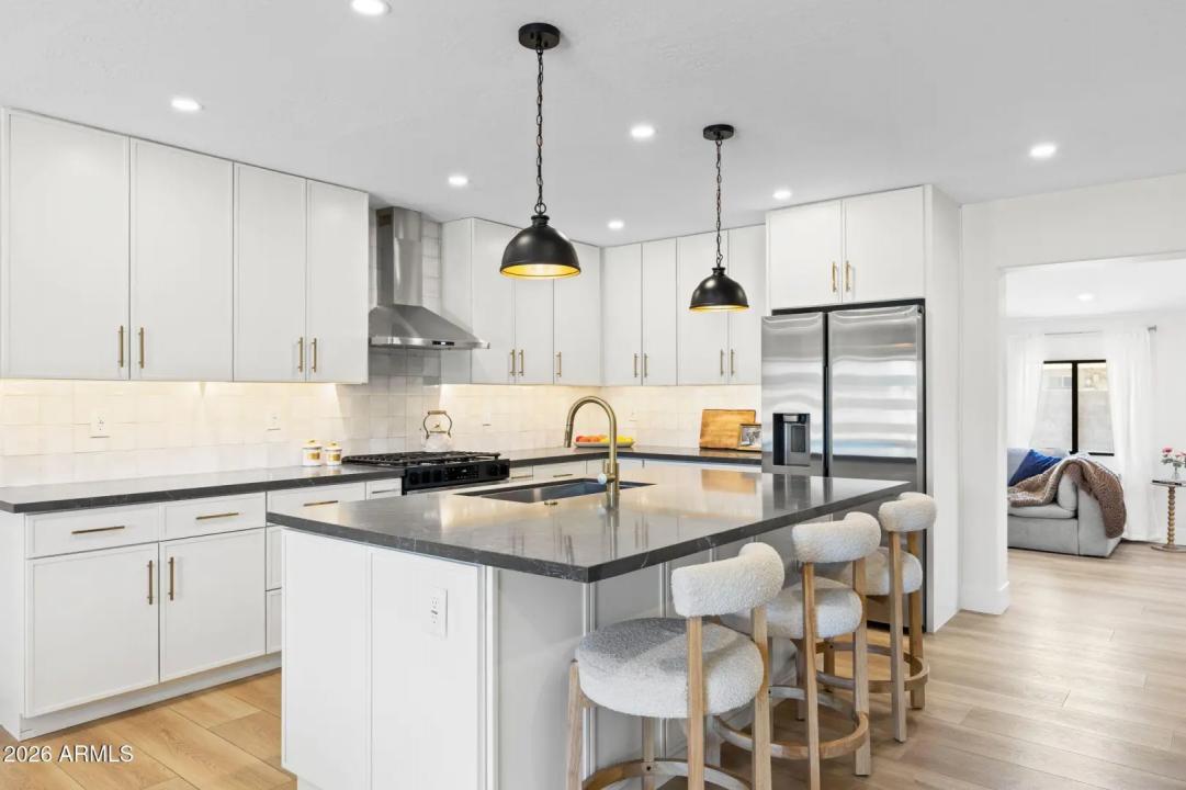 Real Estate Picture 6