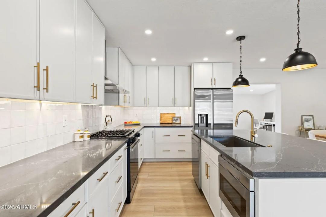 Real Estate Picture 10