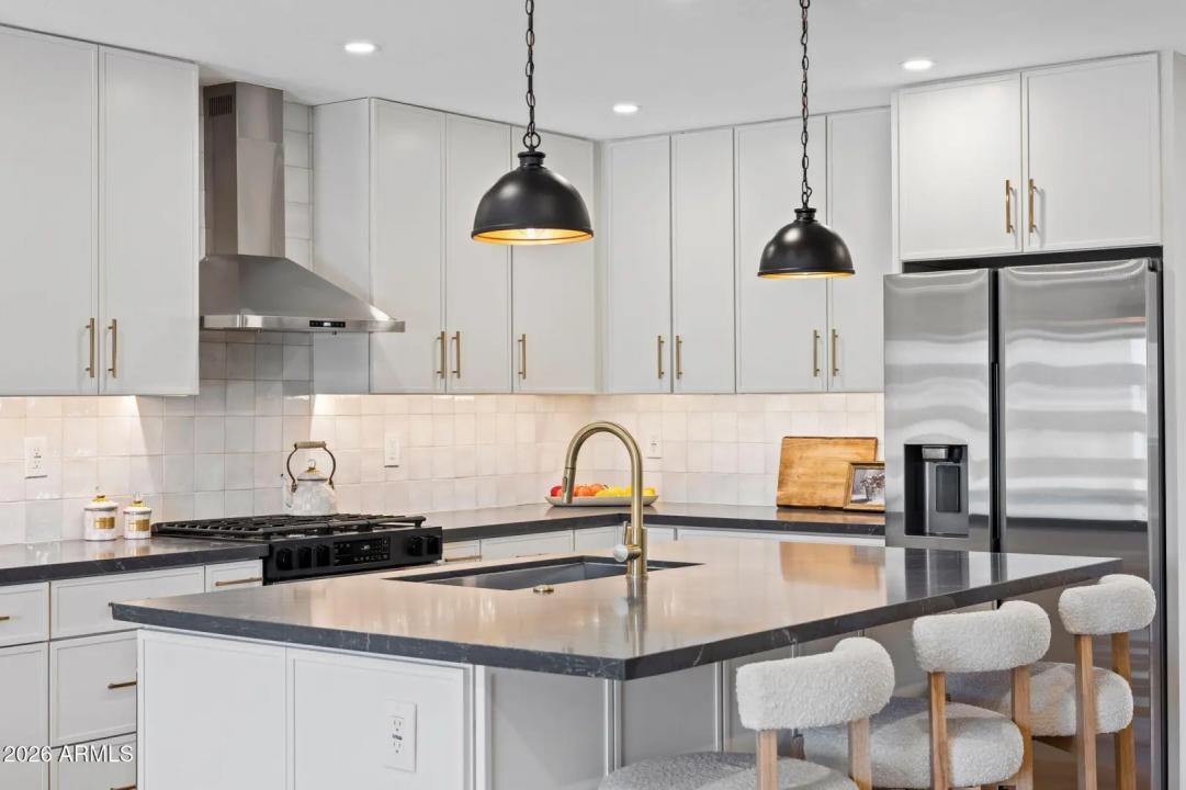Real Estate Picture 11
