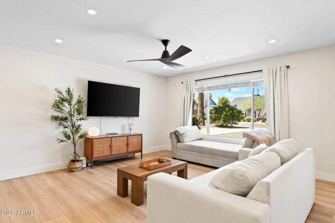 Real Estate Picture 12