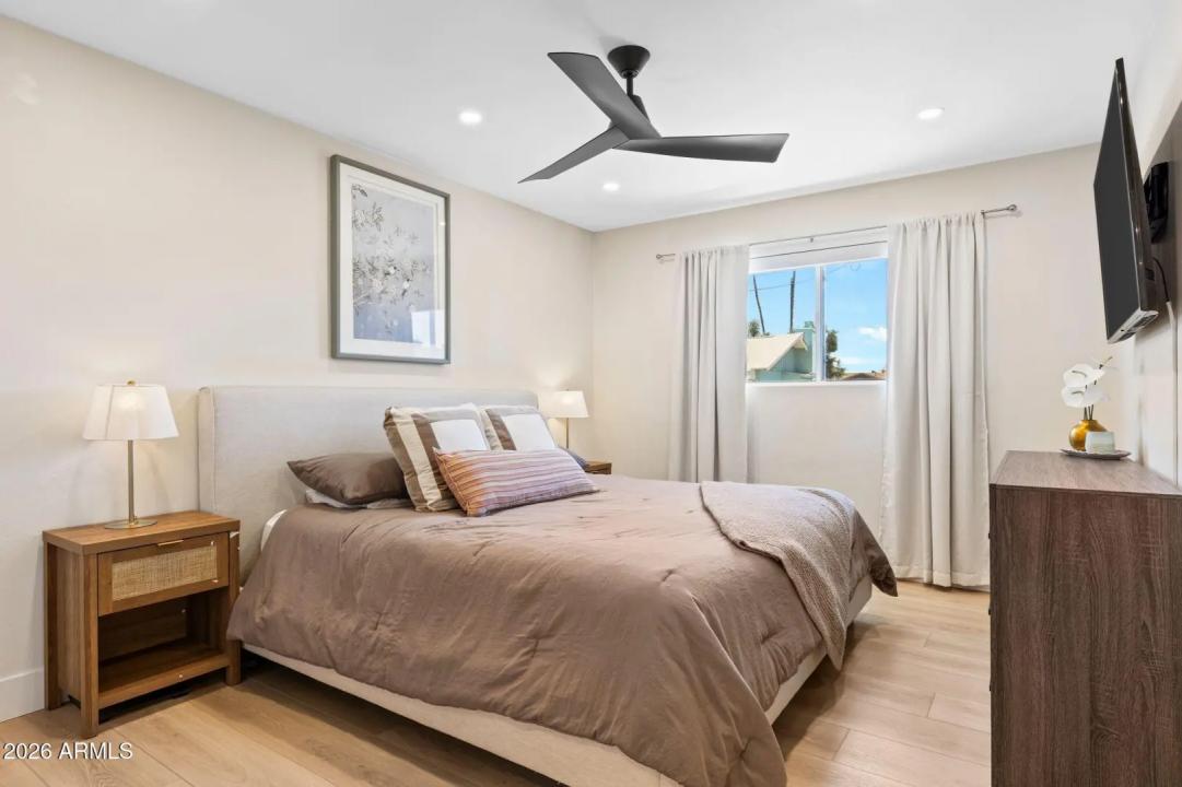 Real Estate Picture 15