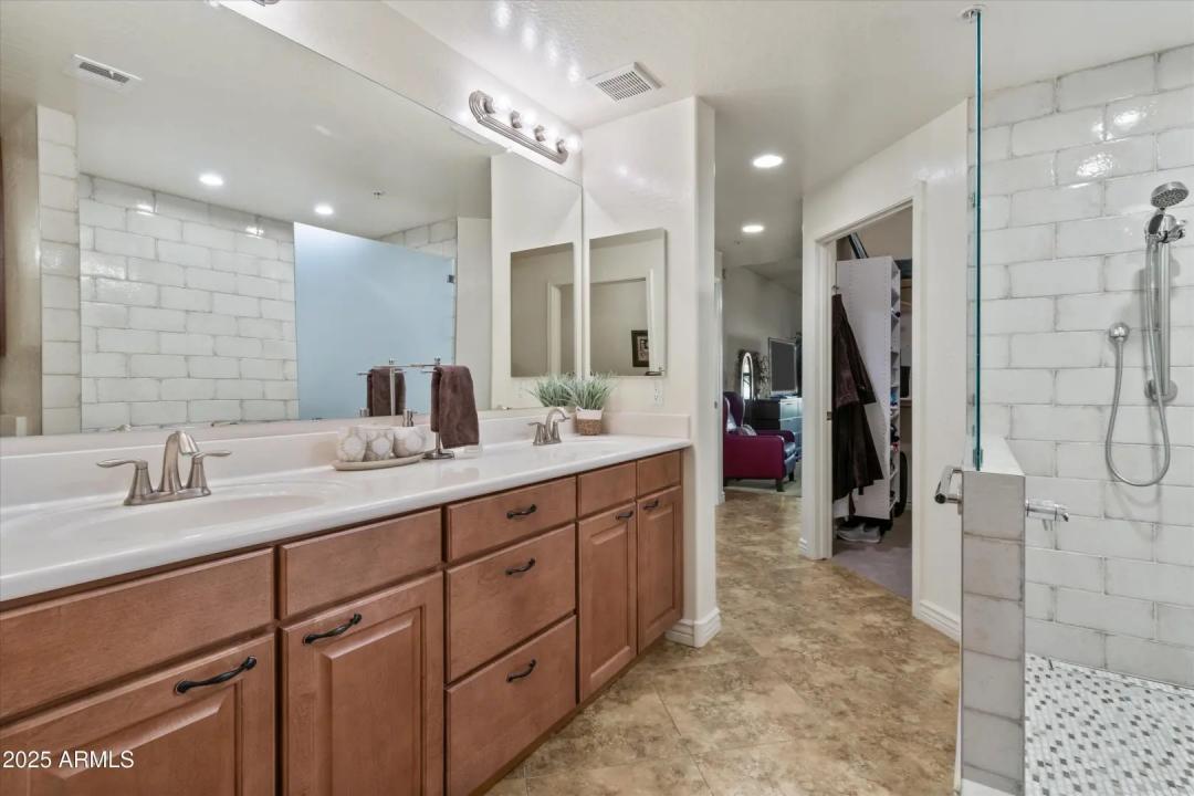 Real Estate Picture 14