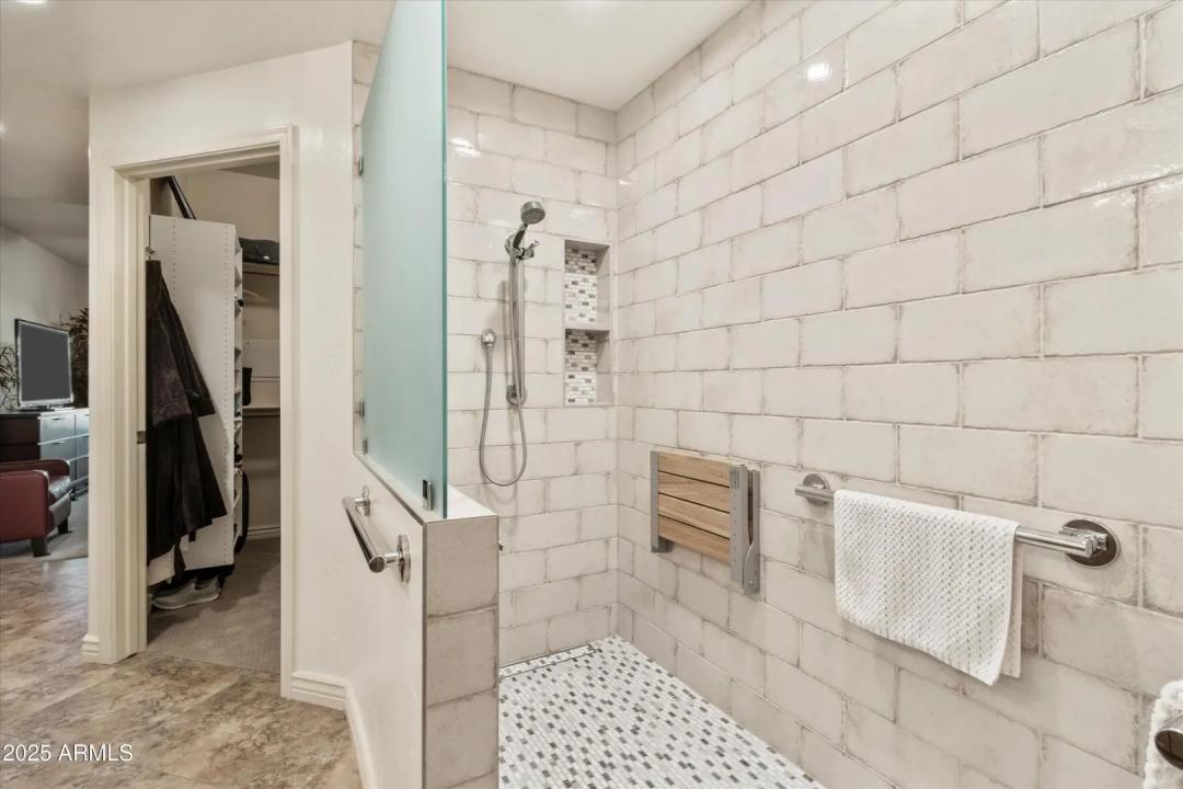 Real Estate Picture 16
