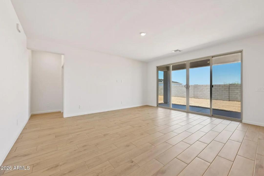 Real Estate Picture 8