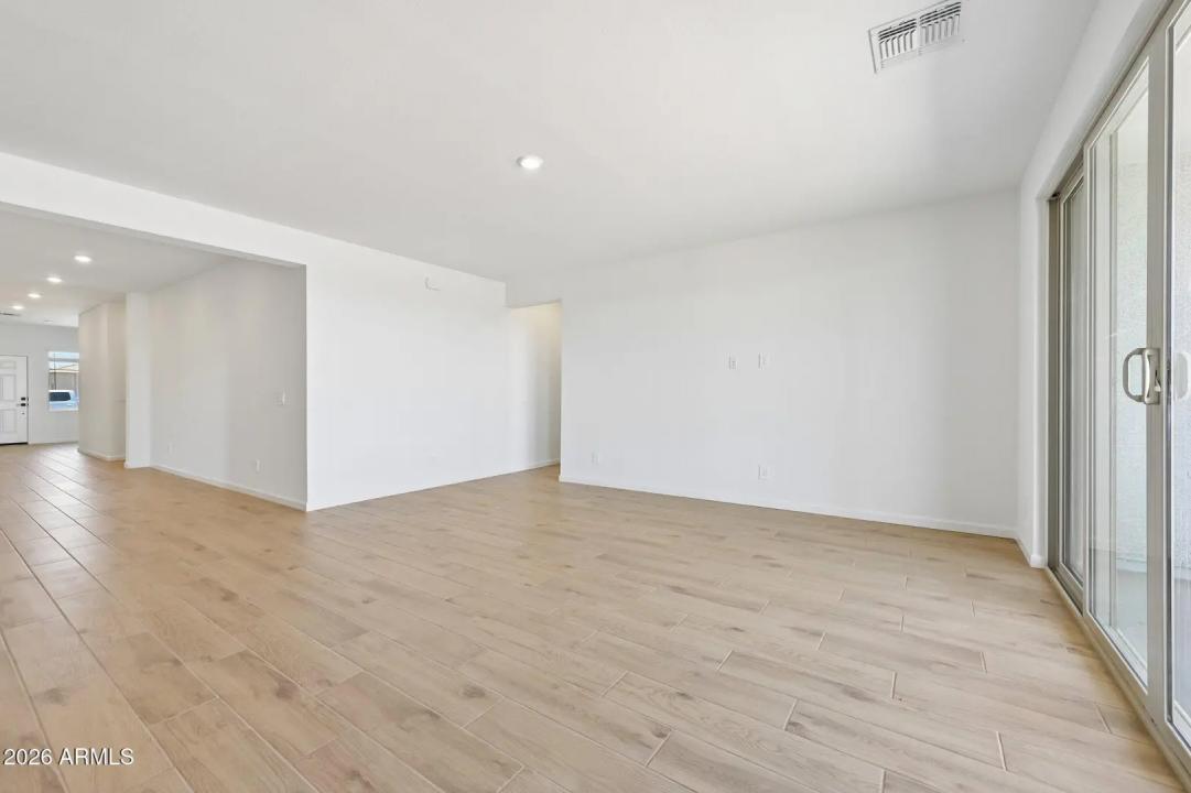 Real Estate Picture 9