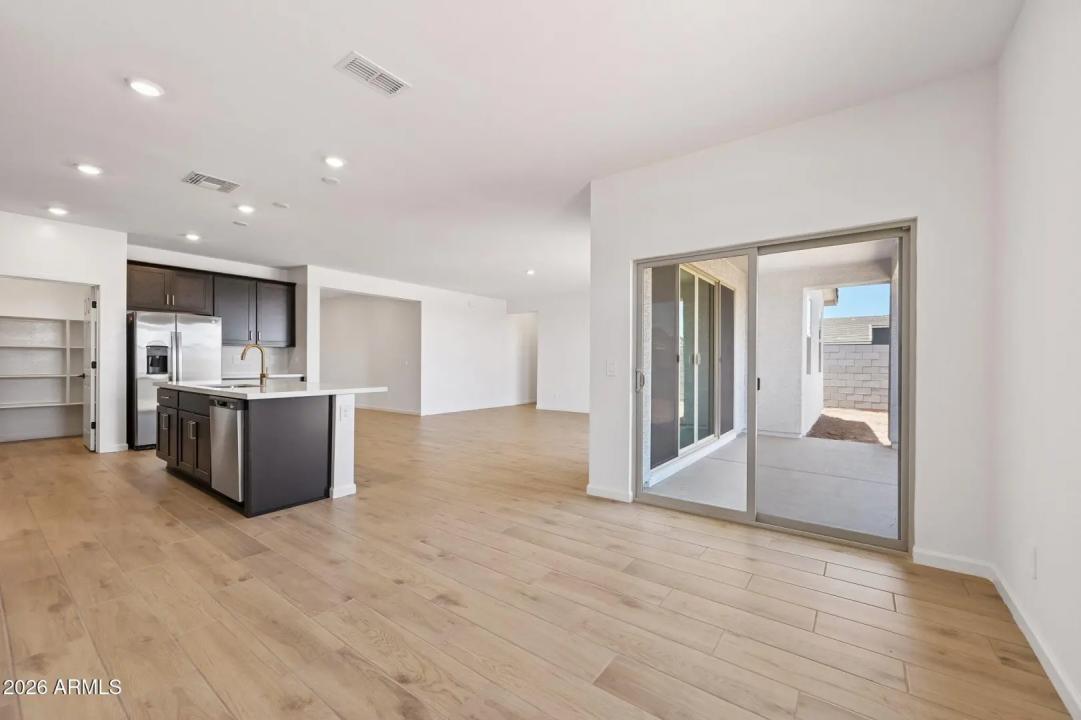 Real Estate Picture 12