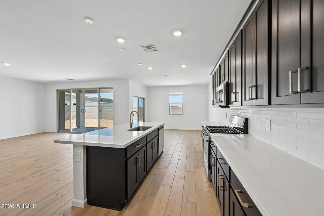 Real Estate Picture 14