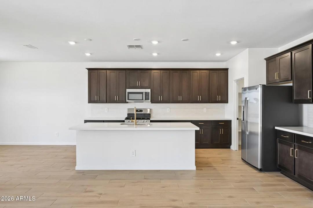 Real Estate Picture 15