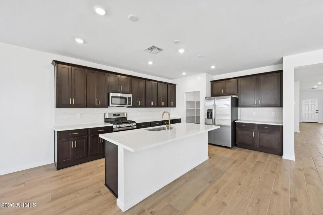 Real Estate Picture 16
