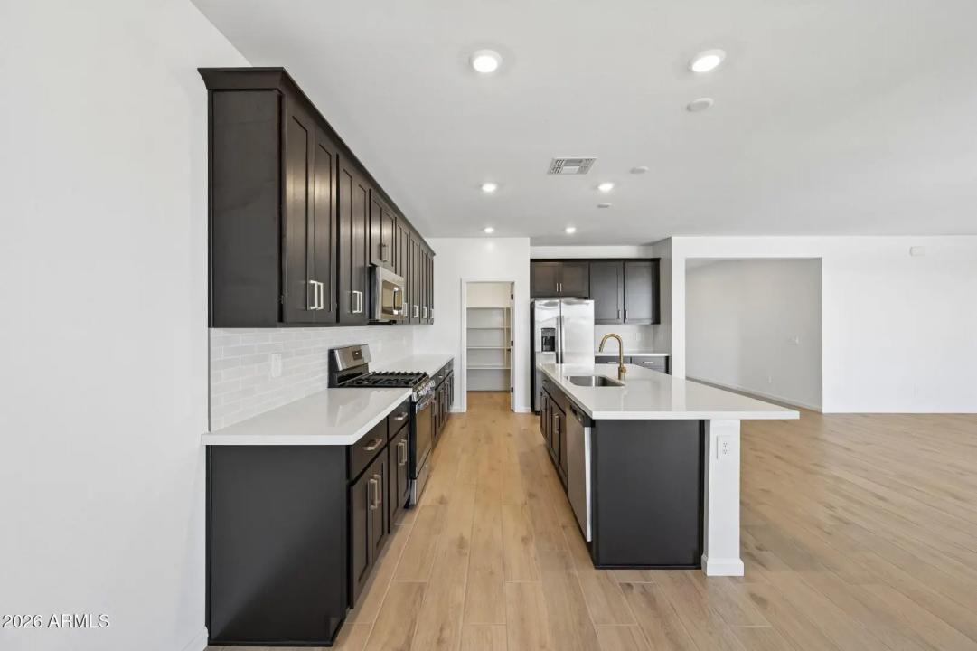 Real Estate Picture 17