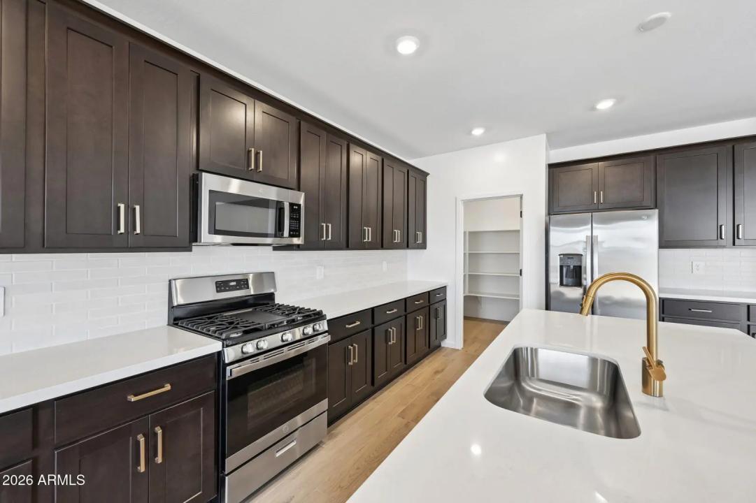 Real Estate Picture 18
