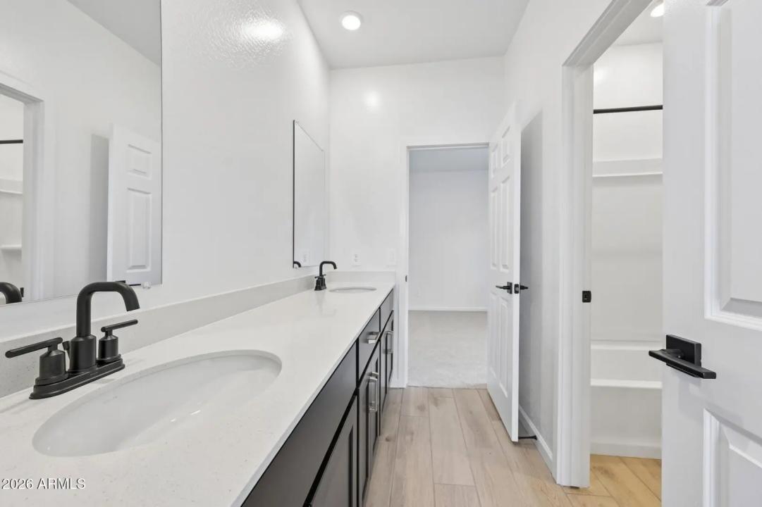 Real Estate Picture 24