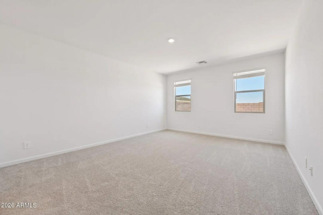 Real Estate Picture 30