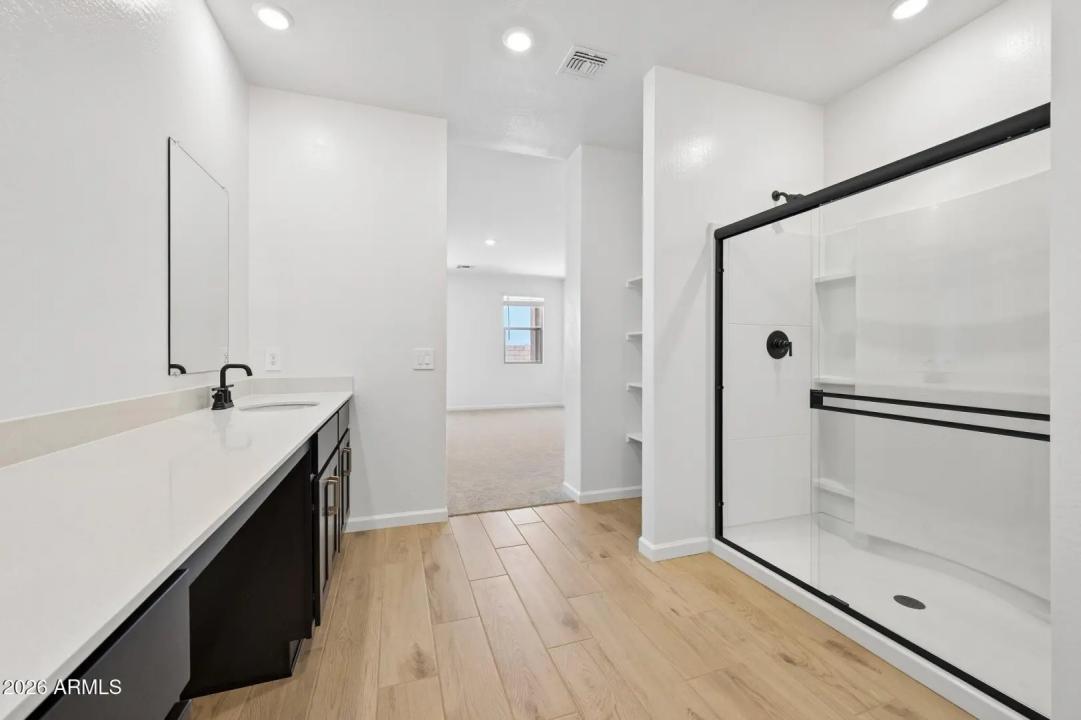 Real Estate Picture 33