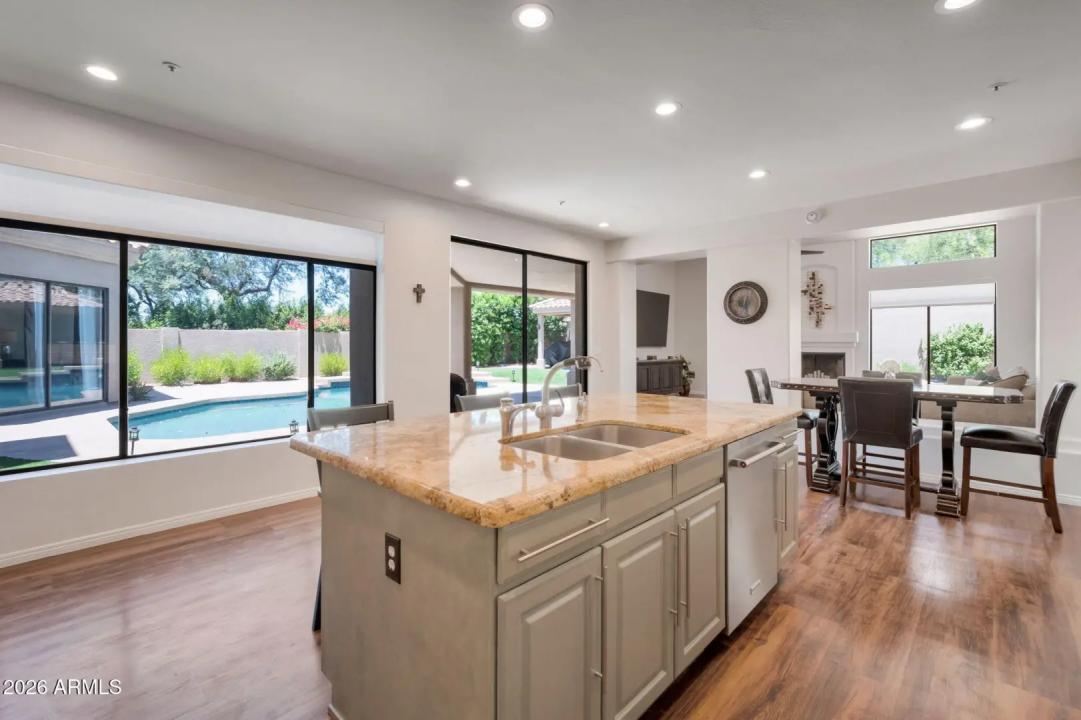 Real Estate Picture 12