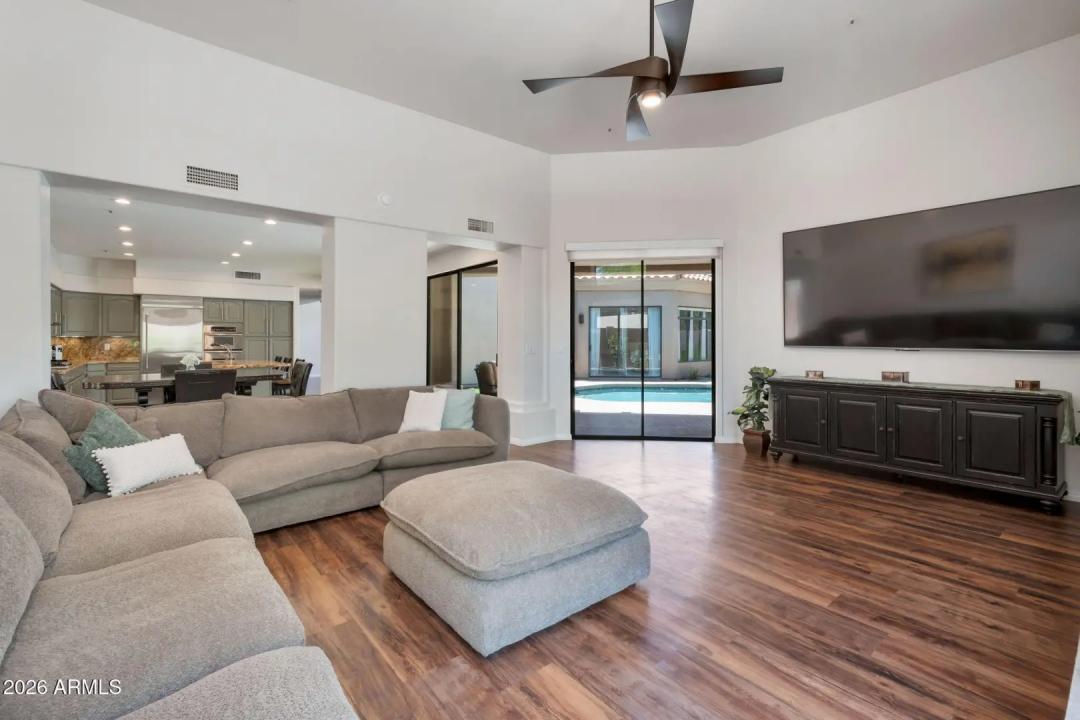 Real Estate Picture 15