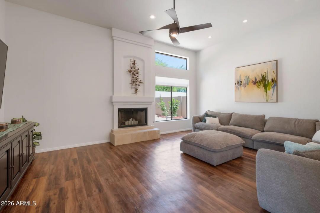Real Estate Picture 17
