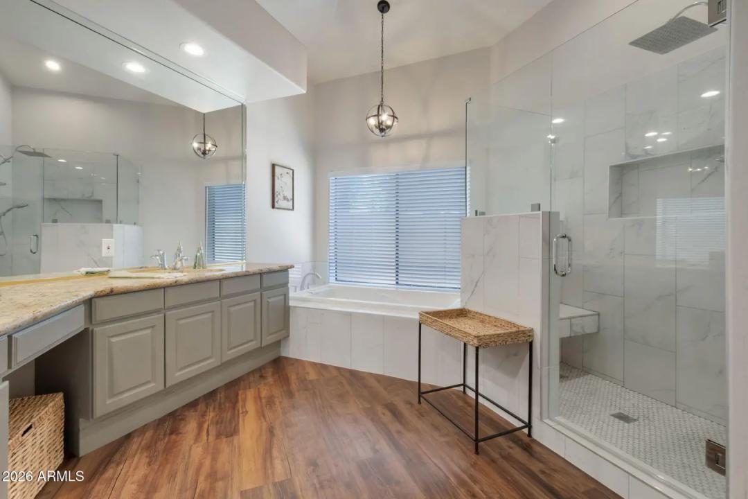 Real Estate Picture 24