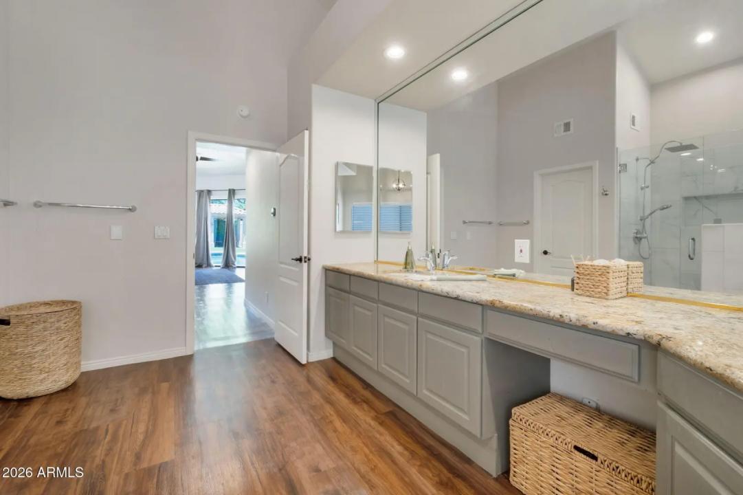 Real Estate Picture 25