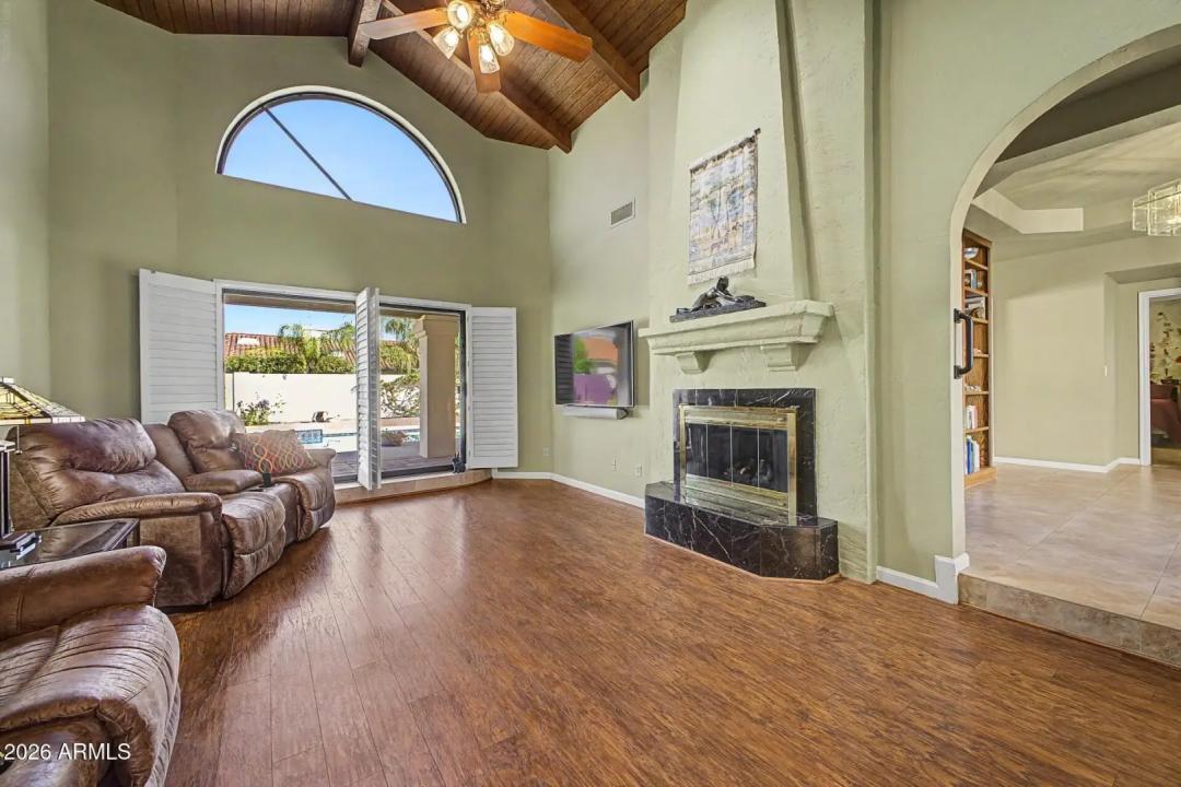 Real Estate Picture 12