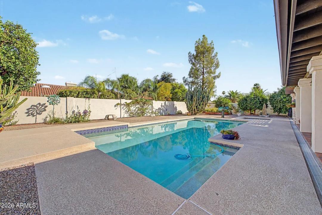 Real Estate Picture 6
