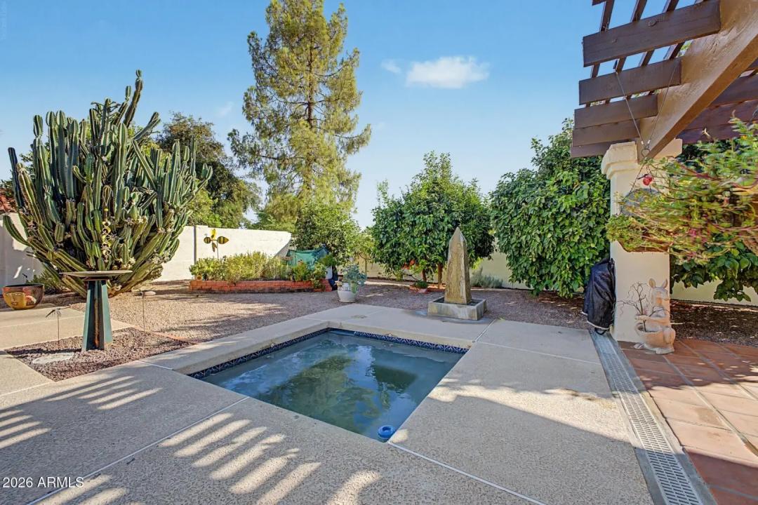 Real Estate Picture 8
