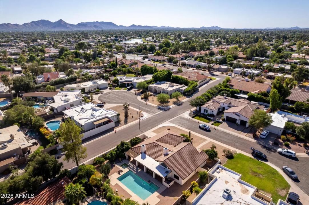 Real Estate Picture 4