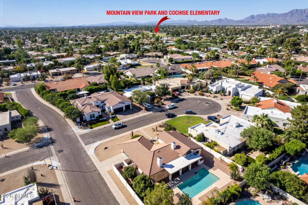 Real Estate Picture 9