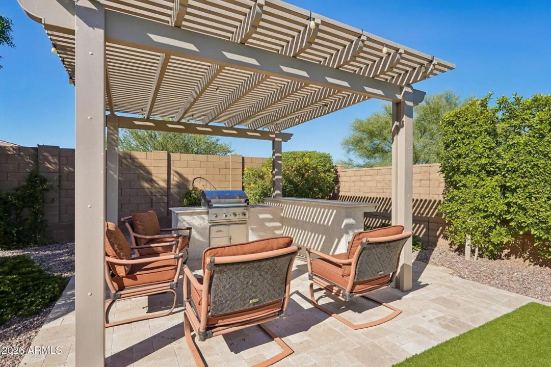 Real Estate Picture 5