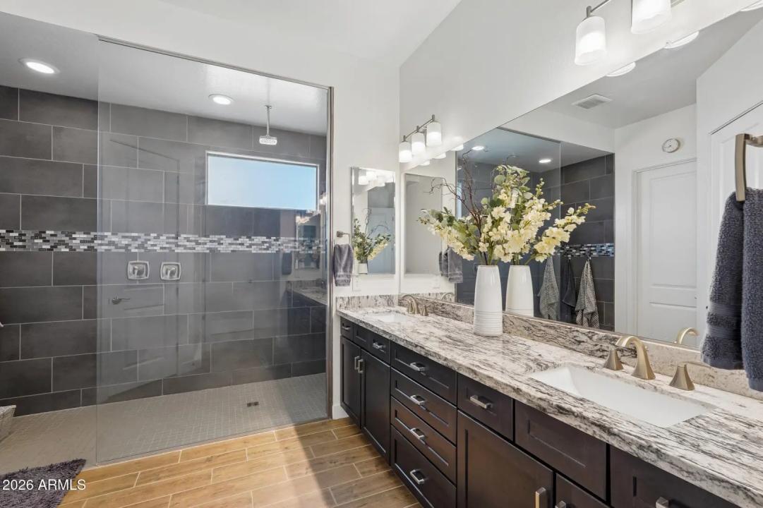 Real Estate Picture 7