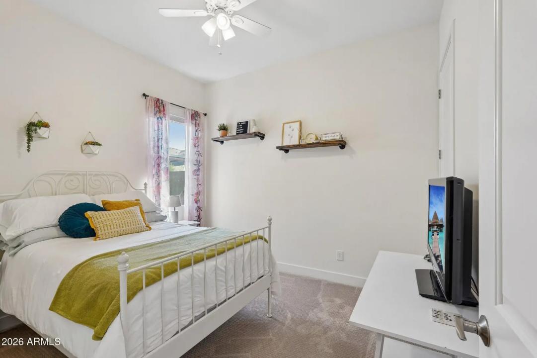 Real Estate Picture 14