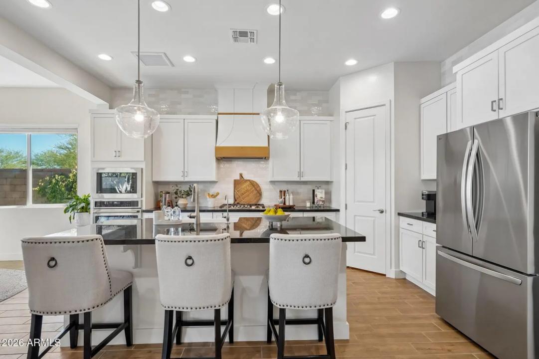 Real Estate Picture 8