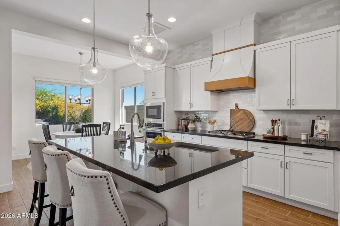 Real Estate Picture 9