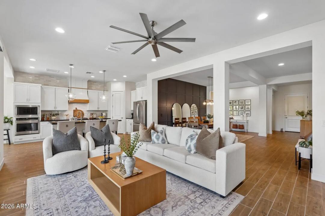 Real Estate Picture 4