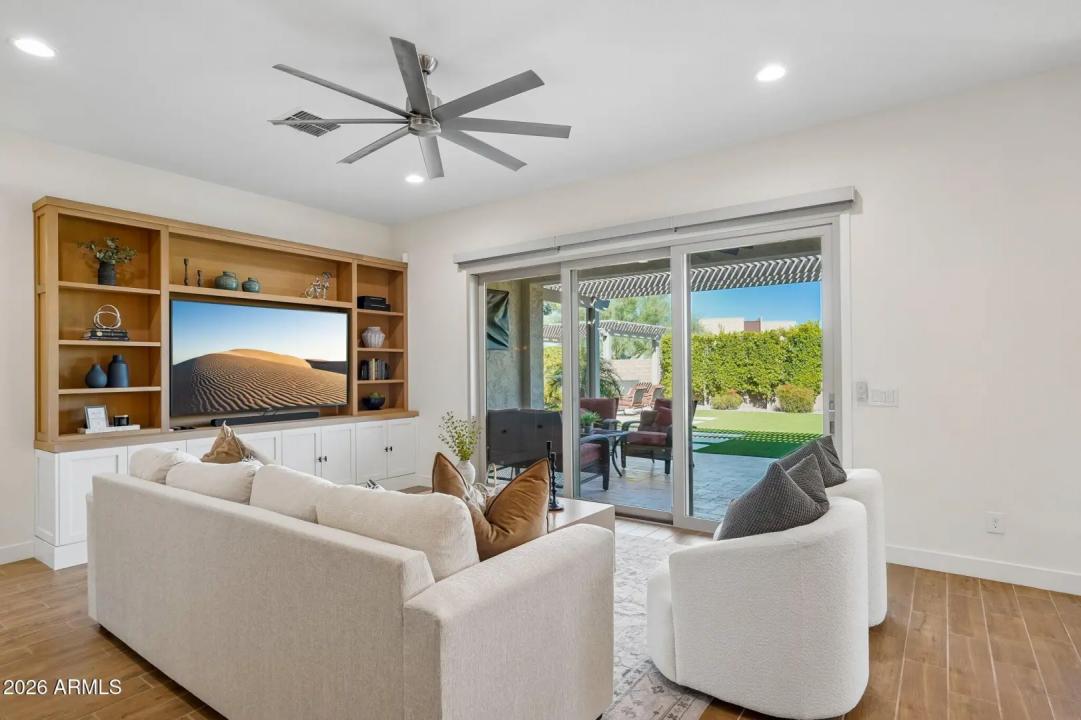 Real Estate Picture 11