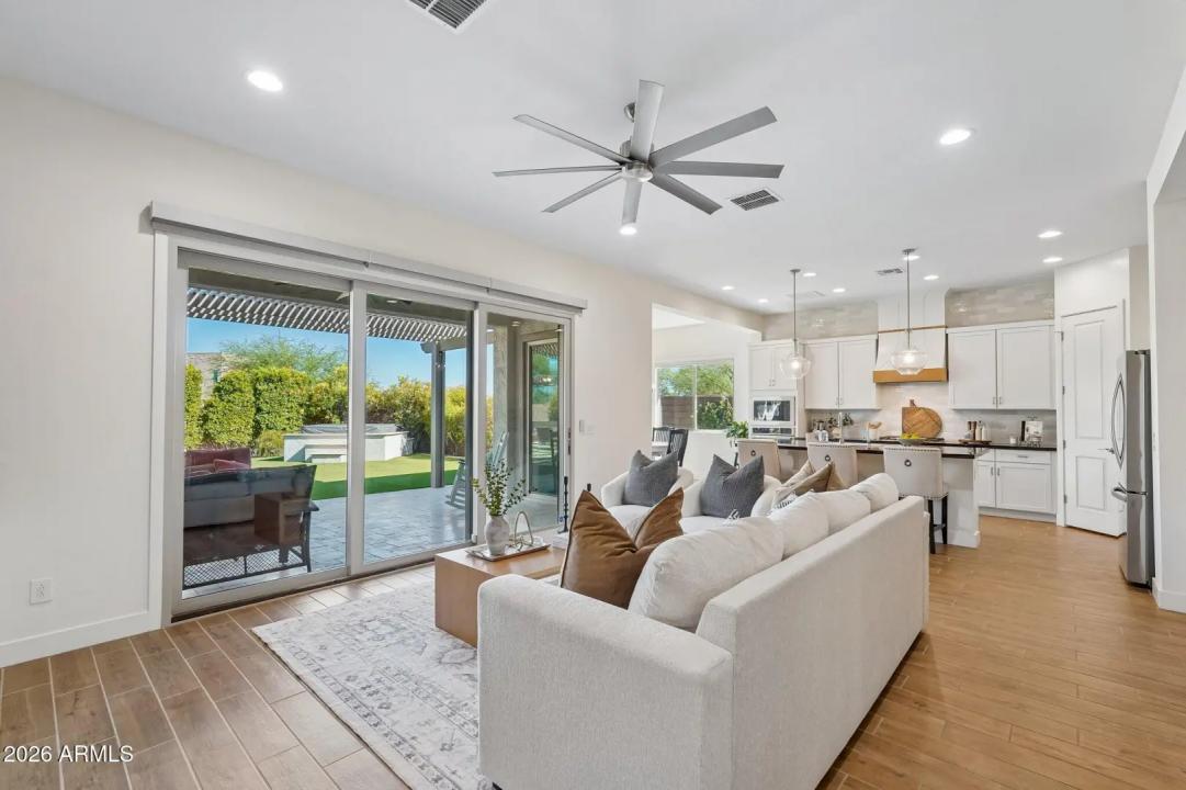 Real Estate Picture 12