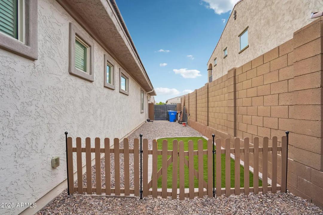 Real Estate Picture 24
