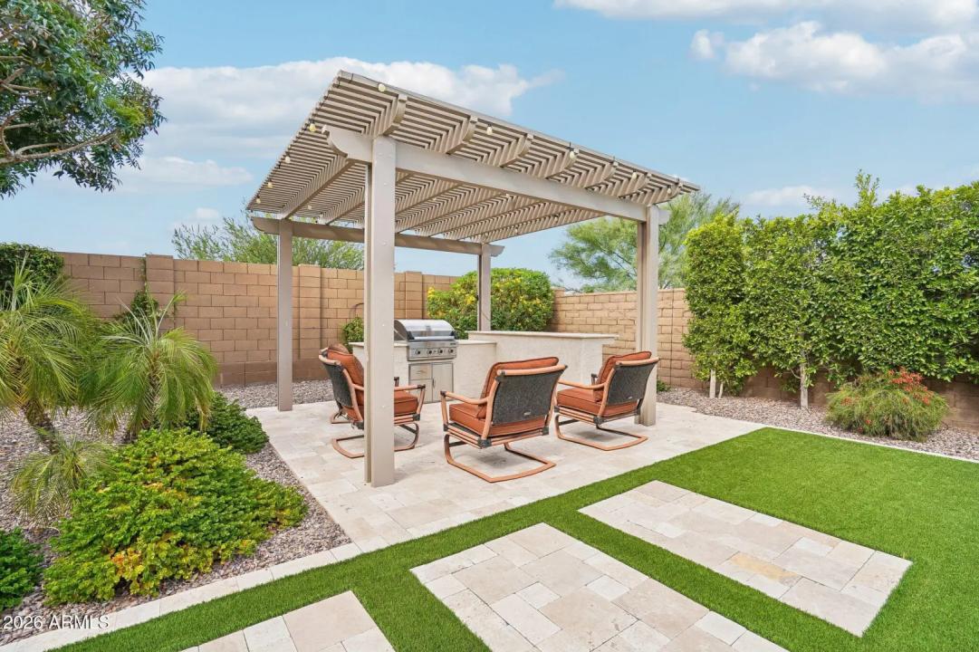 Real Estate Picture 5