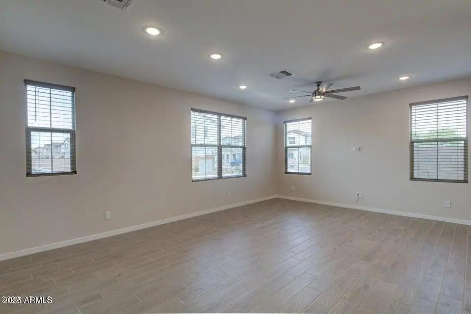 Real Estate Picture 11